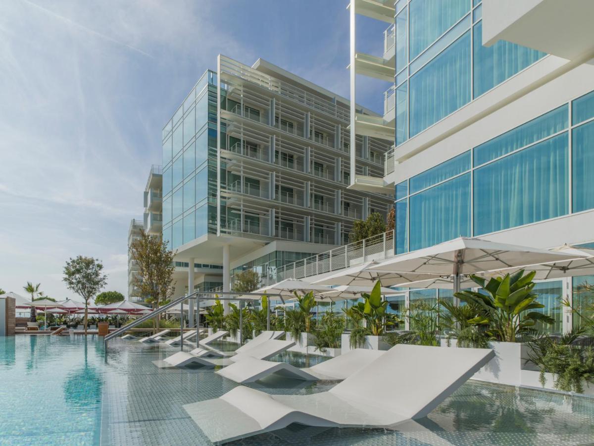 Falkensteiner Hotel & Spa Jesolo Ngoại thất bức ảnh The hotel's pool